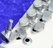 Load image into Gallery viewer, Fender Brushed Chrome Locking "F" Tuners 0990818000