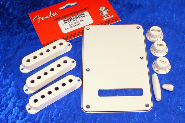 Fender Stratocaster Strat Parchment Accessory Kit, 0991395000
