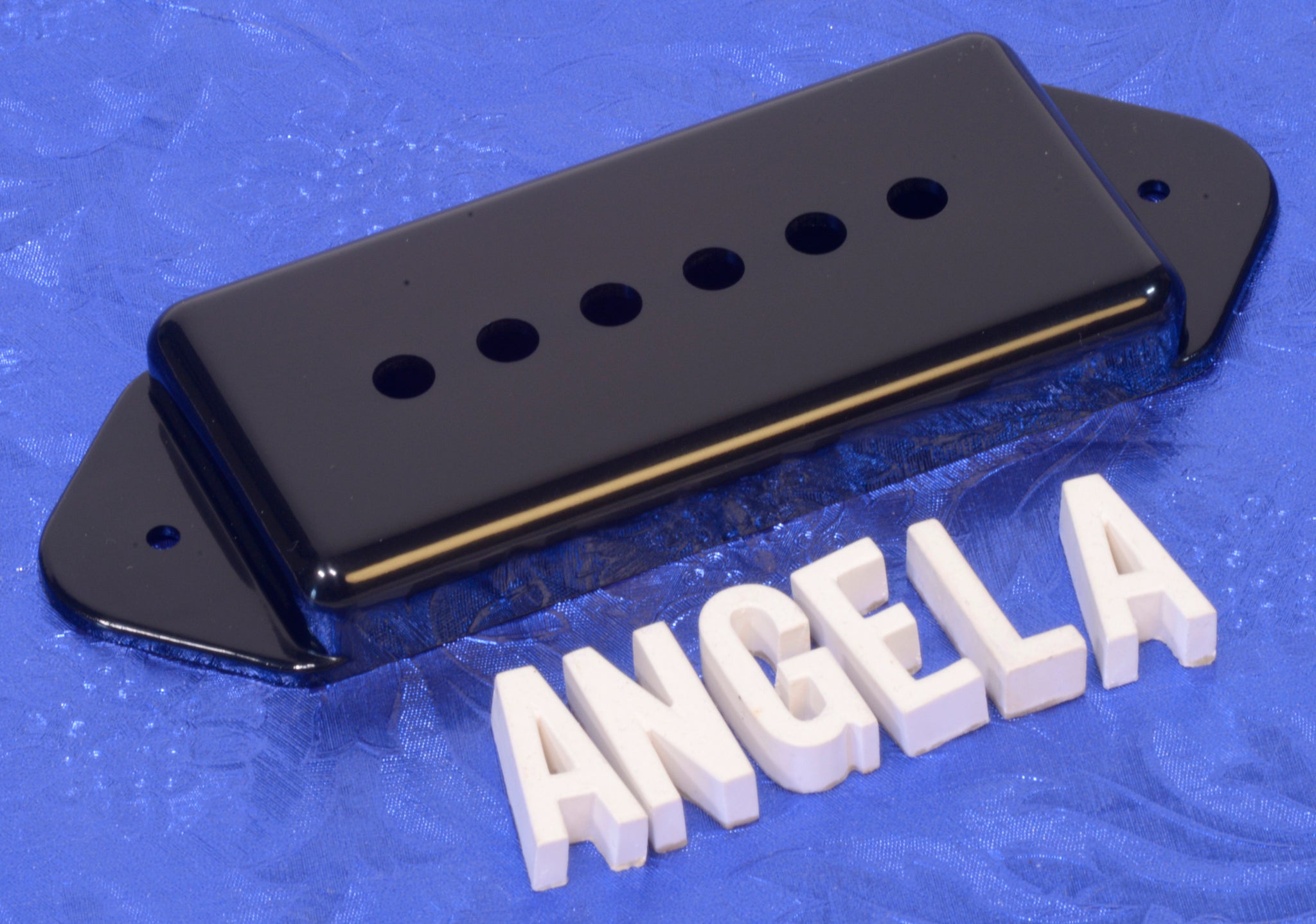 Lindy Fralin Pickup Cover, Black P90 Dogear , #DEB – Angela