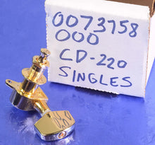 Load image into Gallery viewer, Fender CD-220 Gold Single Right Hand Tuning Machine, 0073758000
